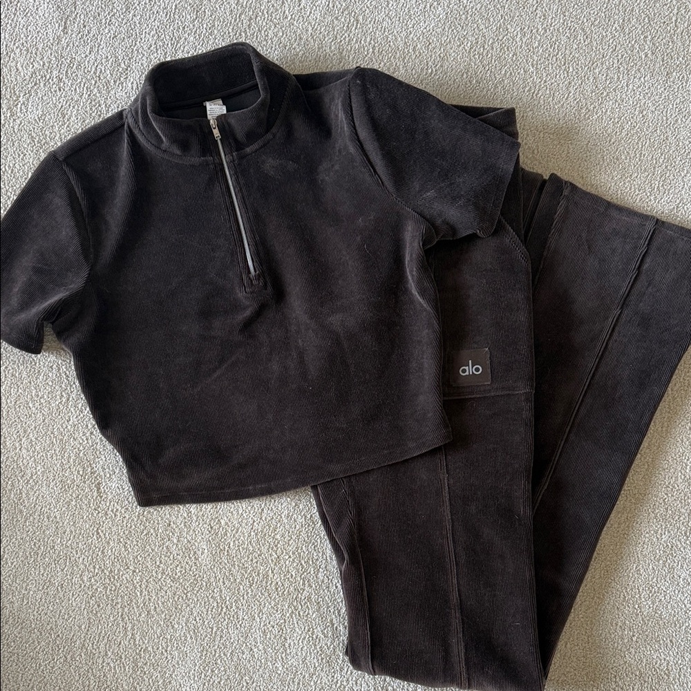 Alo Short Sleeve Top and Pants Set